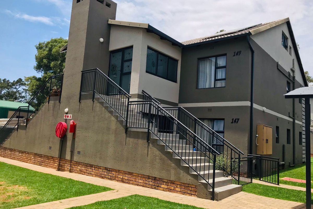 Townhouse For Sale in Brentwood Park AH, Benoni - Photo 2