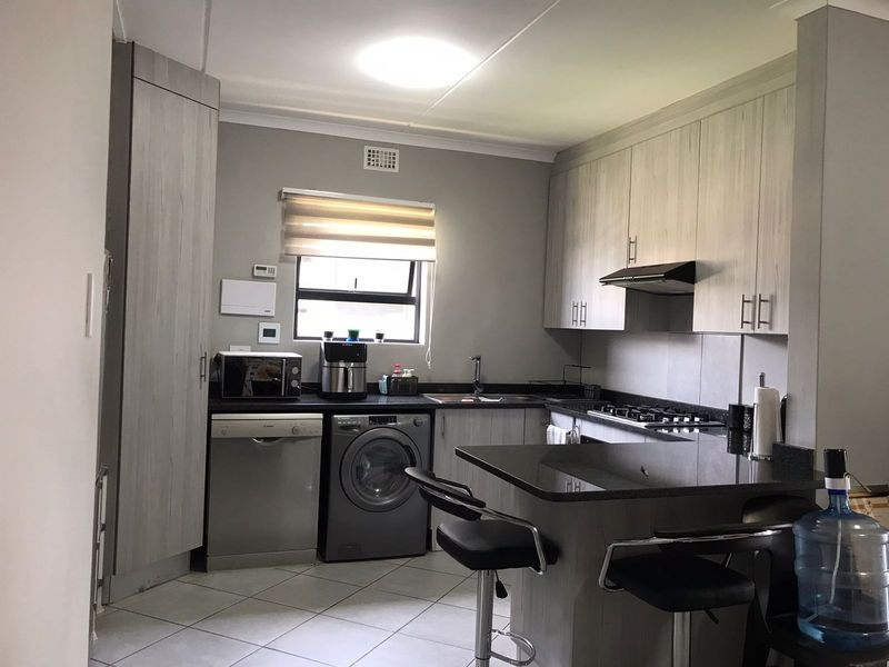 Townhouse For Sale in Brentwood Park AH, Benoni - Photo 5