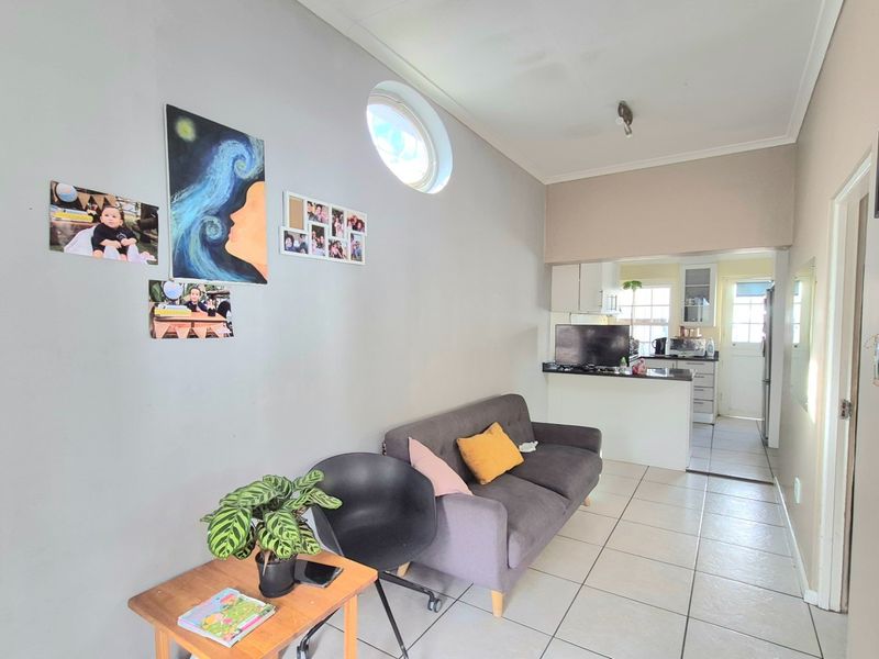 Unique 2 bedroom ground floor unit in Rosebank - Photo 6