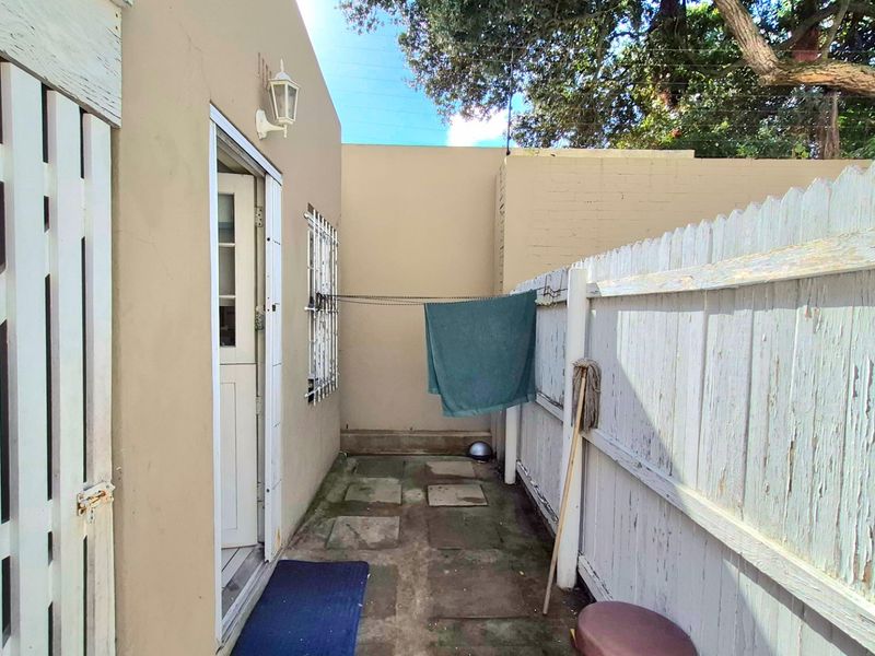 Unique 2 bedroom ground floor unit in Rosebank - Photo 2