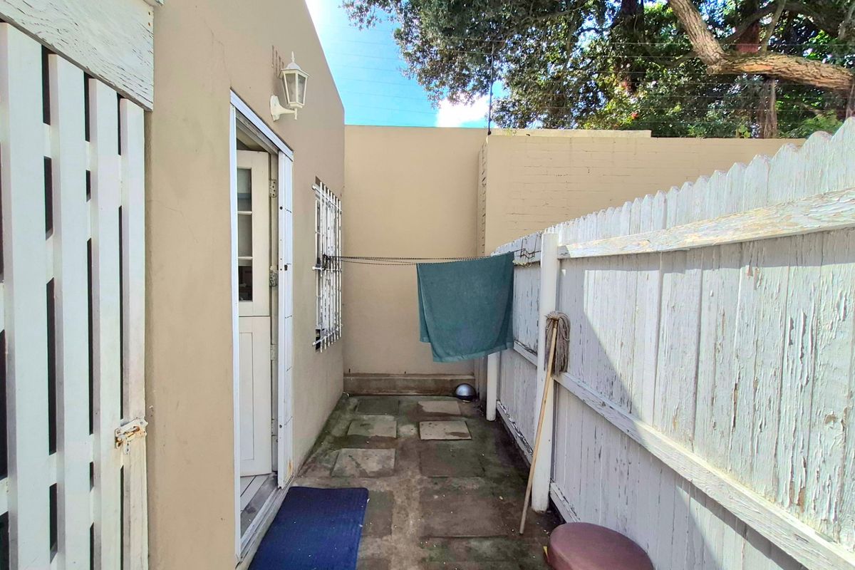 Unique 2 bedroom ground floor unit in Rosebank - Photo 2