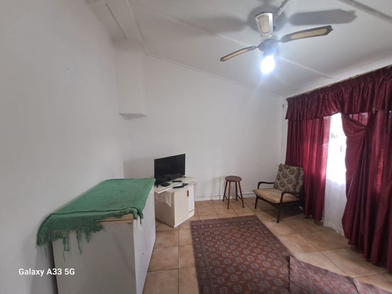 House For Sale in Kalksteenfontein, Cape Town - Photo 4