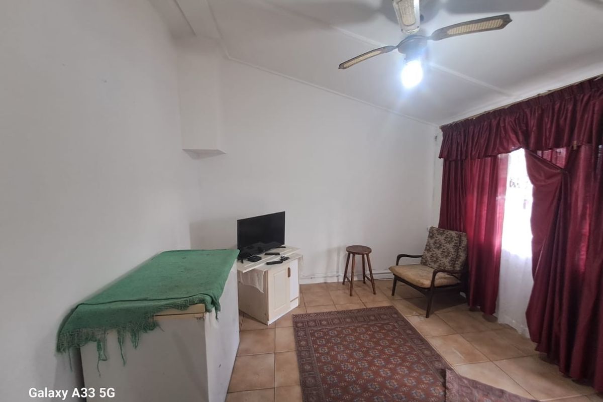 House For Sale in Kalksteenfontein, Cape Town - Photo 4