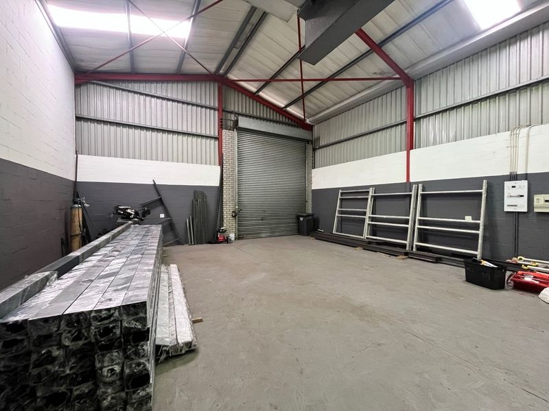 205m2 Warehouse, Office TO LET | Gemini Street | Brackenfell - Photo 3