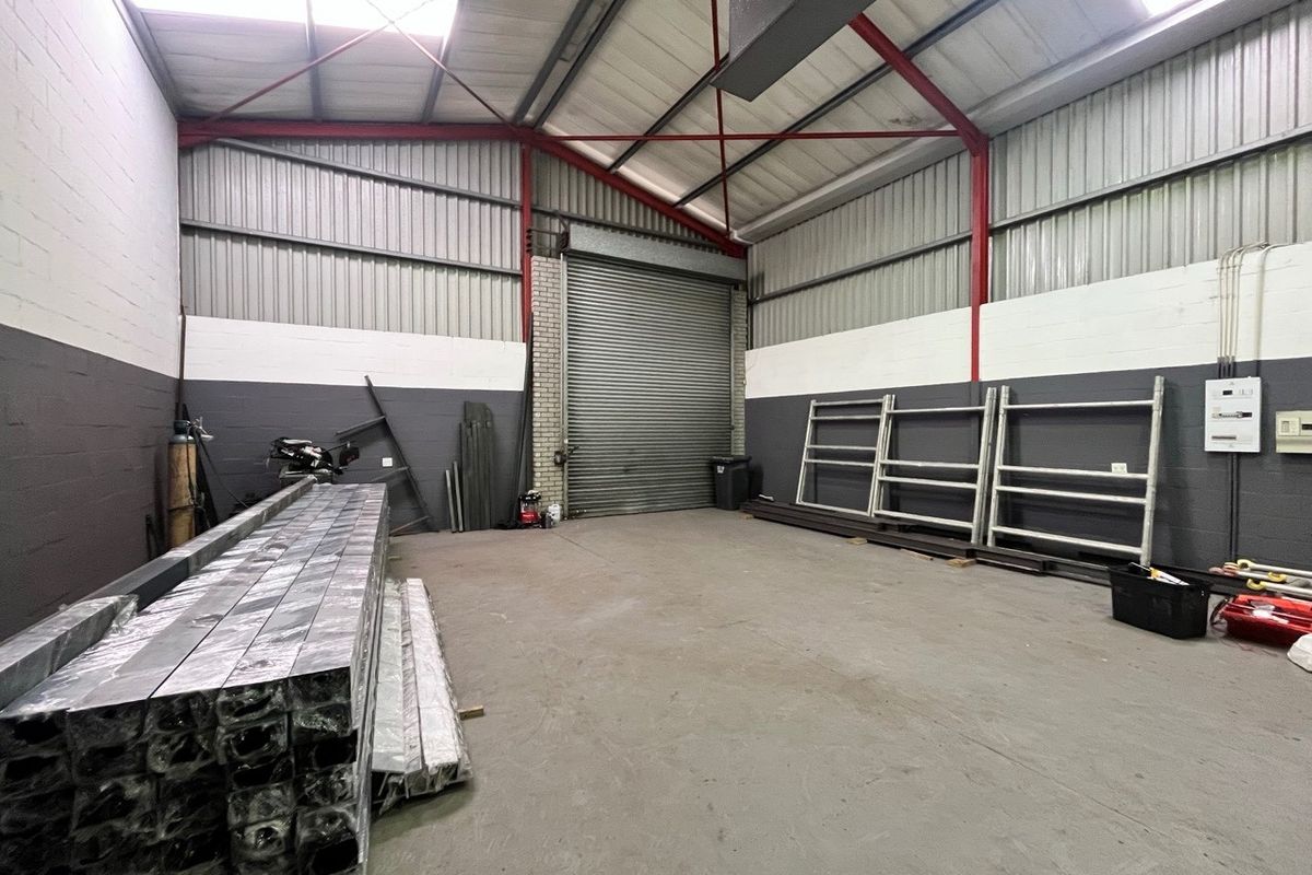 205m2 Warehouse, Office TO LET | Gemini Street | Brackenfell - Photo 3