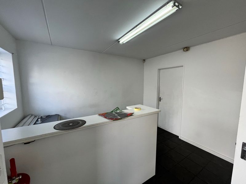 205m2 Warehouse, Office TO LET | Gemini Street | Brackenfell - Photo 2