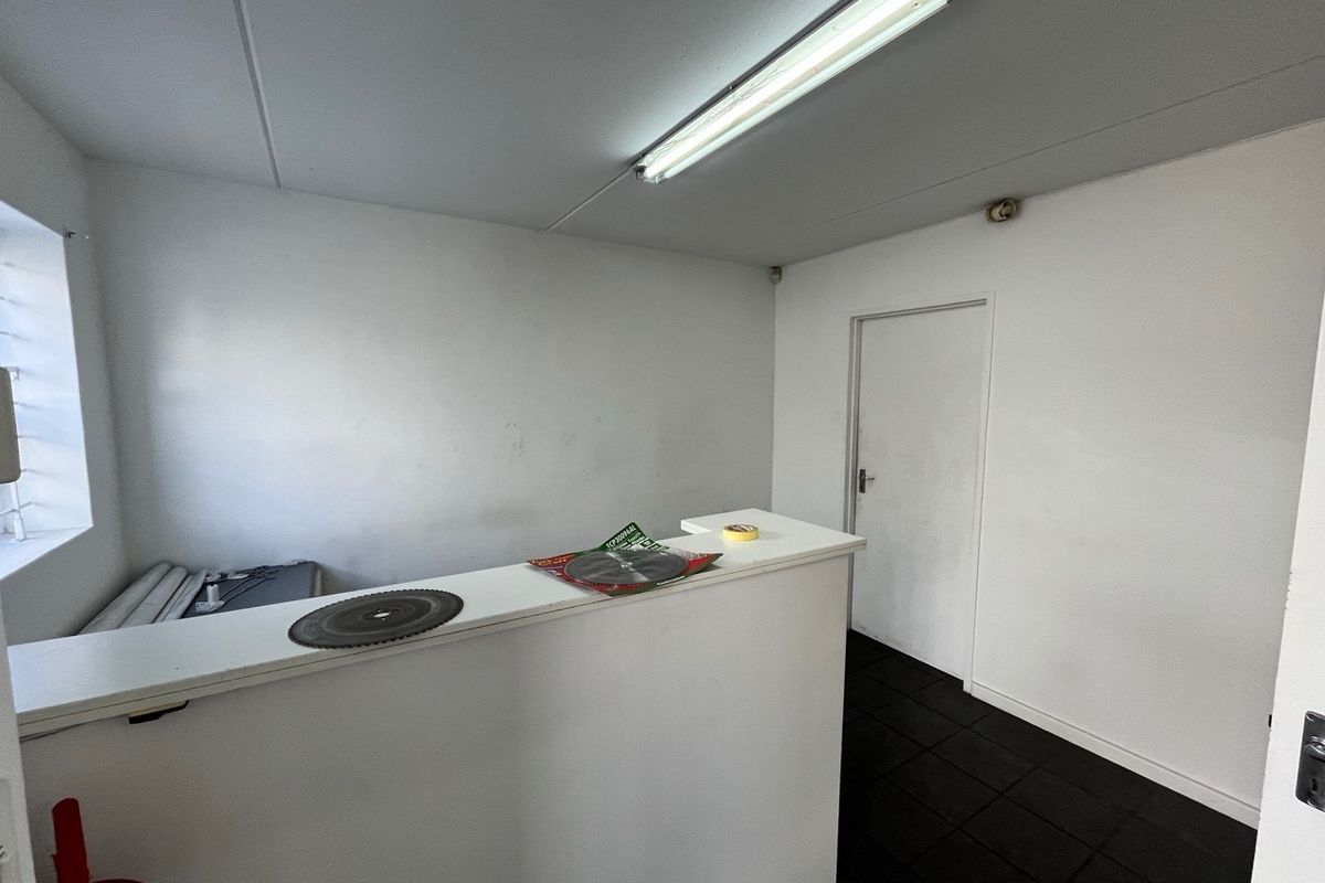 205m2 Warehouse, Office TO LET | Gemini Street | Brackenfell - Photo 2