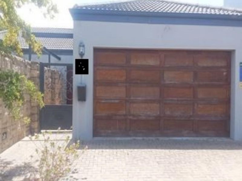 House For Sale in Sonkring Brackenfell Western Cape - Photo 2