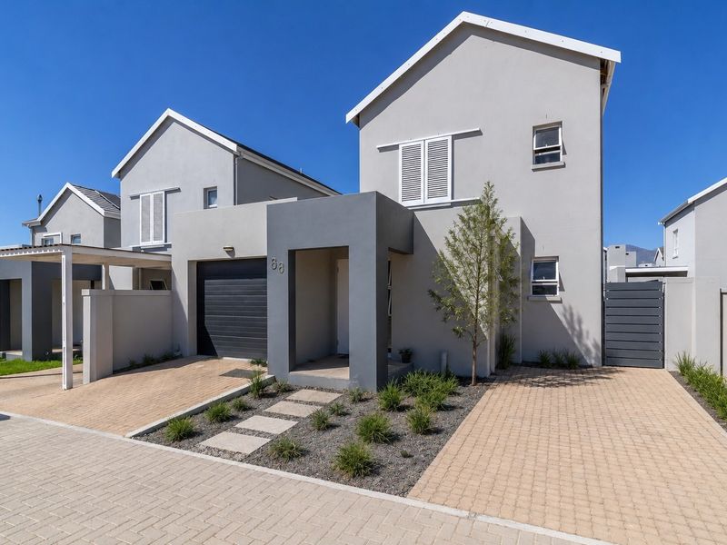 Townhouse For Sale in Mountain Crest Private Estate, Paarl - Photo 1
