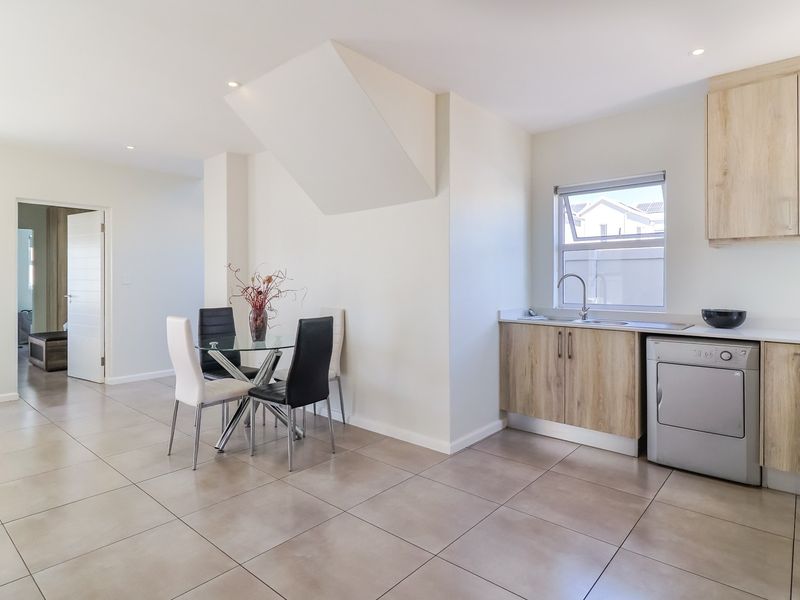 Townhouse For Sale in Mountain Crest Private Estate, Paarl - Photo 5