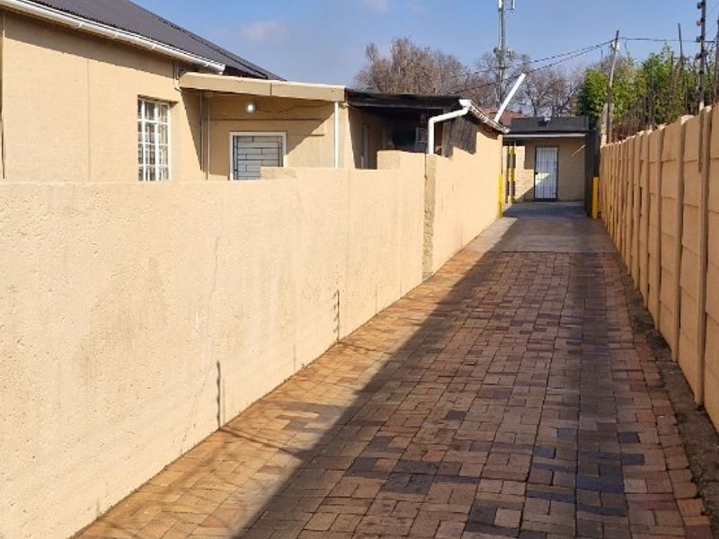 Secure Your Business Address in Delarey - Commercial Space To Let - Photo 2