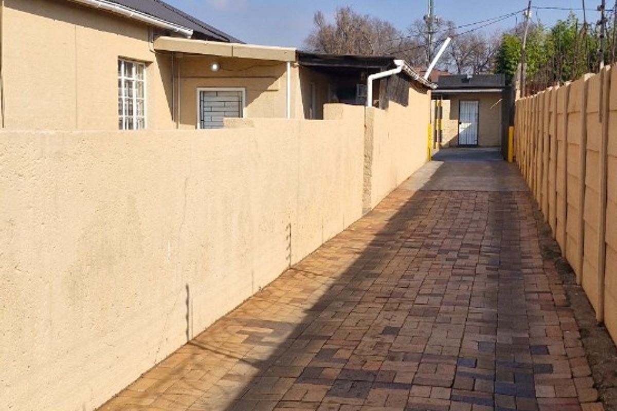 Secure Your Business Address in Delarey - Commercial Space To Let - Photo 2