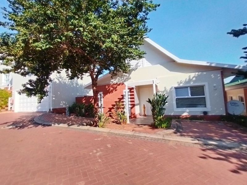3 Bedroom Freestanding House with Flatlet for Sale in Kindlewood Estate Mount Edgecombe - Photo 5