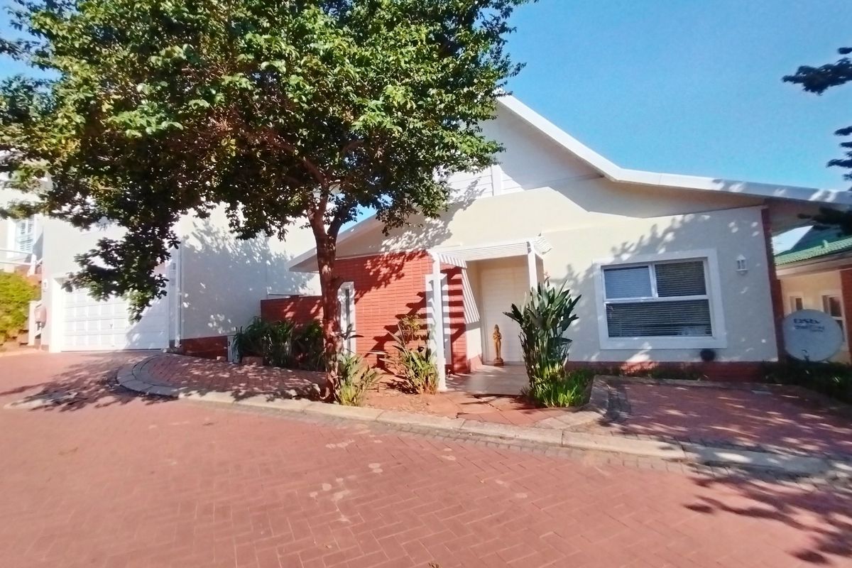 3 Bedroom Freestanding House with Flatlet for Sale in Kindlewood Estate Mount Edgecombe - Photo 5