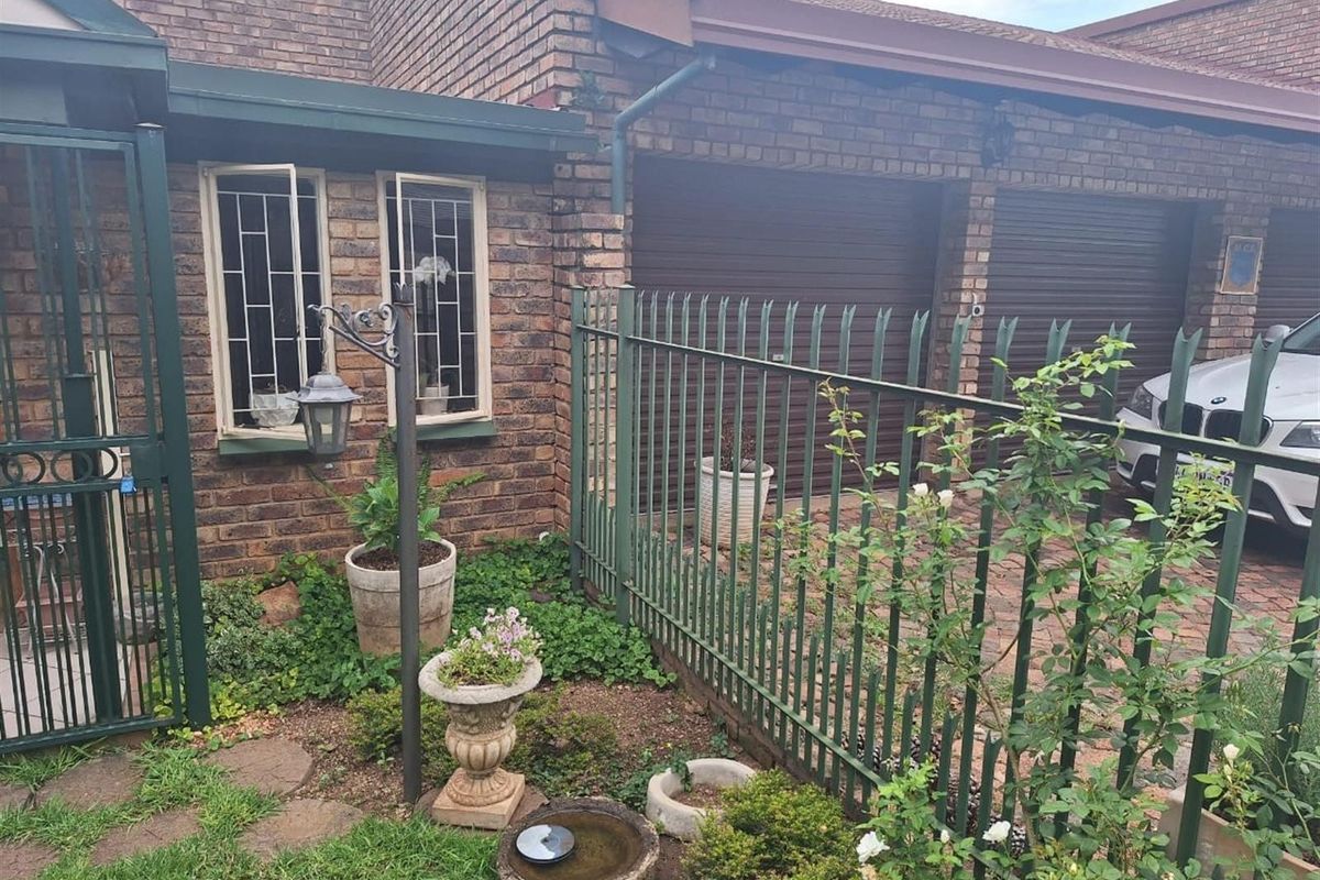 House To Rent in Waverley, Pretoria - Photo 2