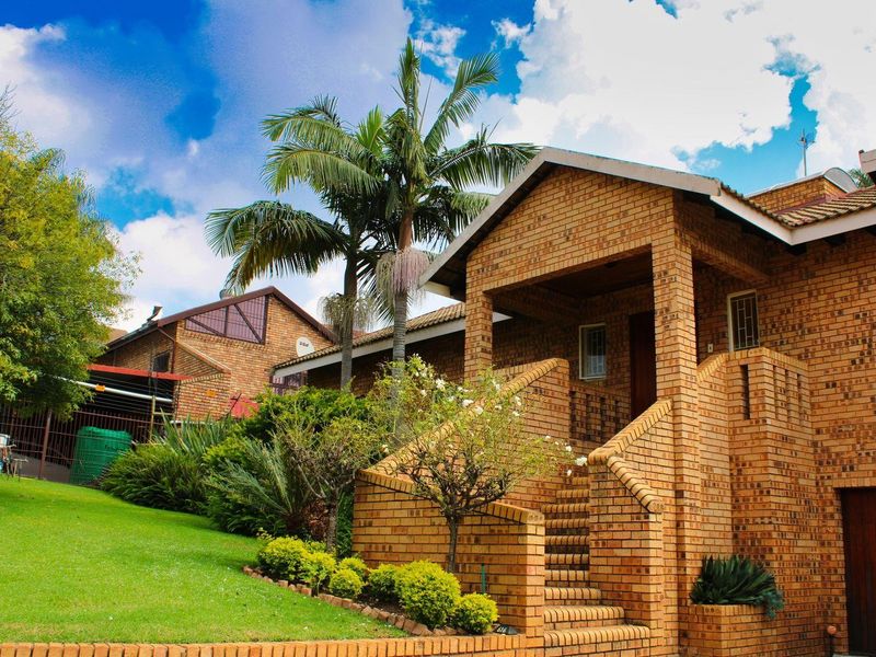 House For Sale in Moreleta Park, Pretoria - Photo 2