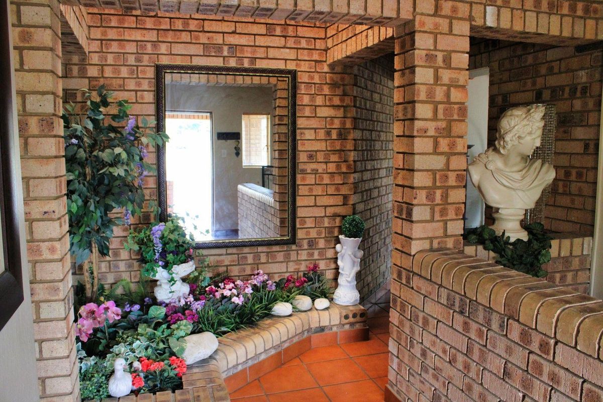 House For Sale in Moreleta Park, Pretoria - Photo 5
