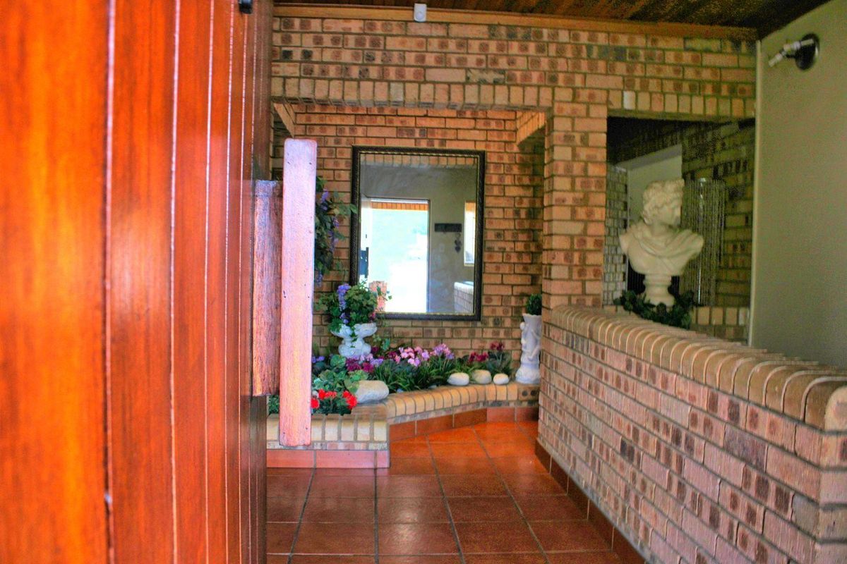 House For Sale in Moreleta Park, Pretoria - Photo 4