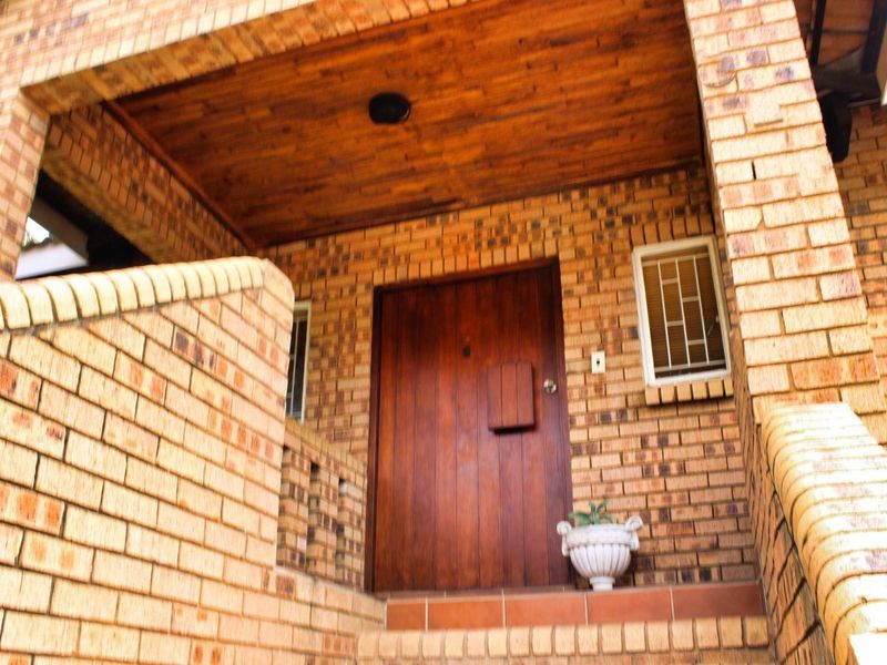 House For Sale in Moreleta Park, Pretoria - Photo 3