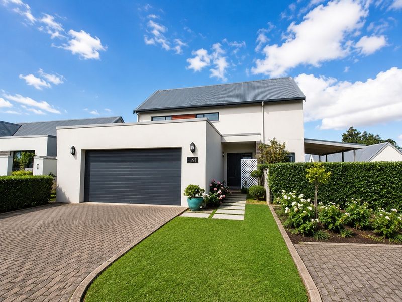 Modern 3-Bedroom Pet-Friendly Home To Rent in Emberton Estate - Photo 2