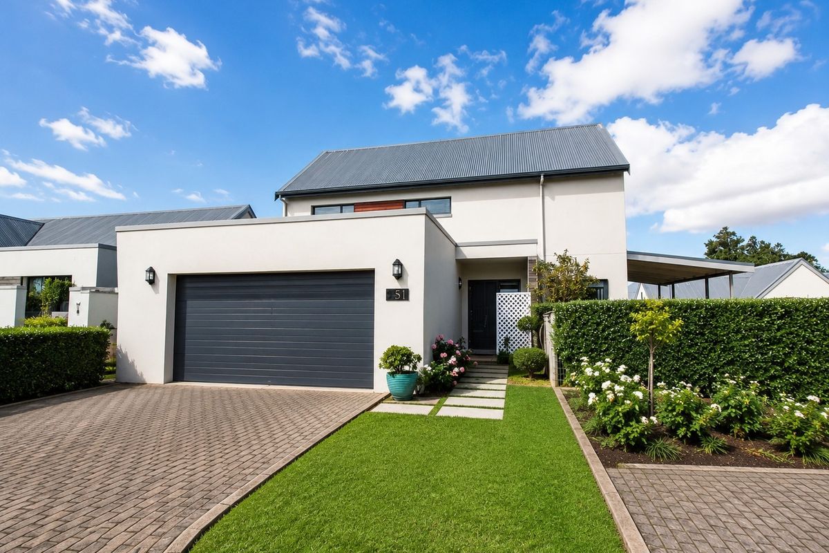 Modern 3-Bedroom Pet-Friendly Home To Rent in Emberton Estate - Photo 2