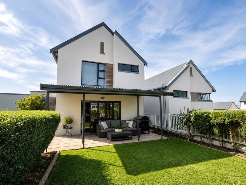 Modern 3-Bedroom Pet-Friendly Home To Rent in Emberton Estate - Photo 1