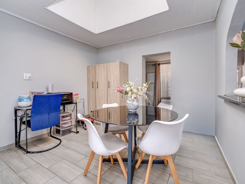 Three Bedroom Home With Two Bedroom Flatlet For Sale - Photo 7