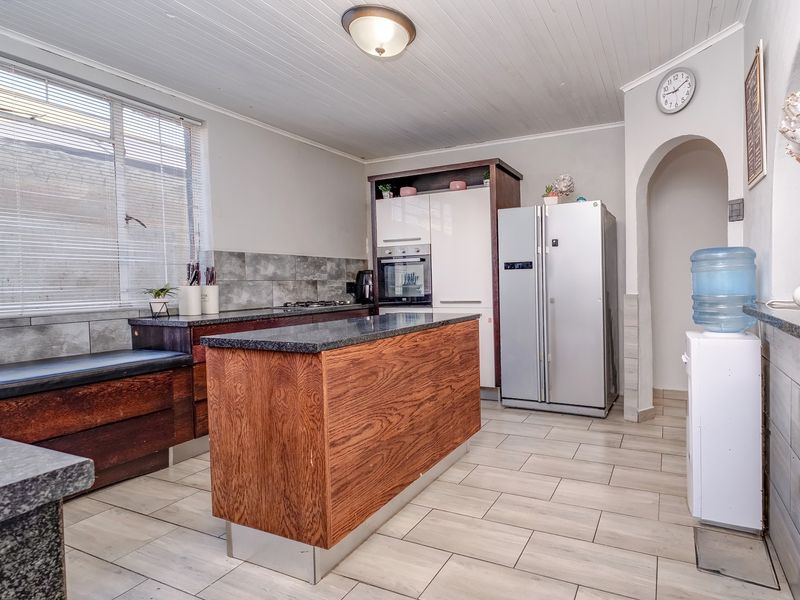 Three Bedroom Home With Two Bedroom Flatlet For Sale - Photo 4