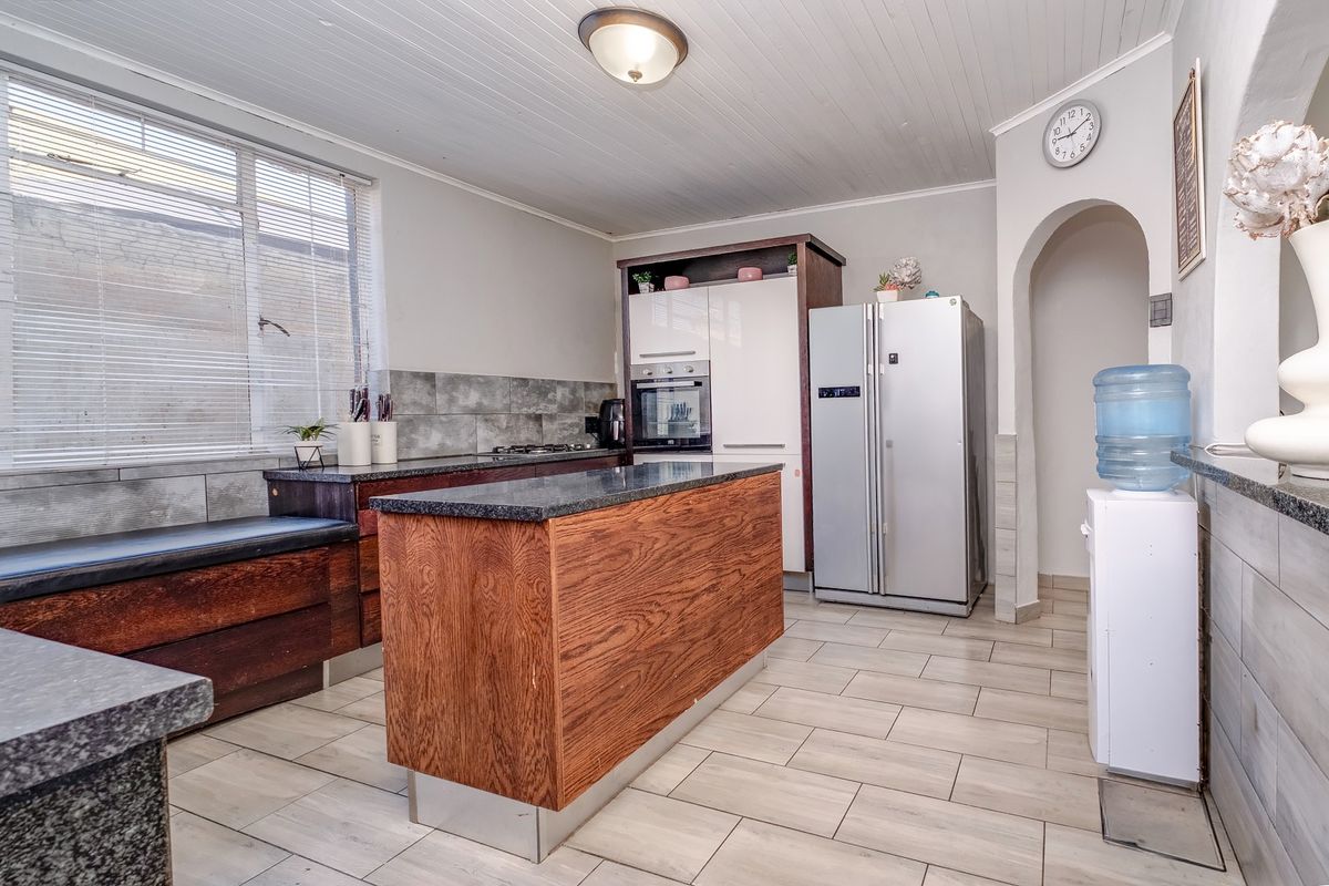 Three Bedroom Home With Two Bedroom Flatlet For Sale - Photo 4