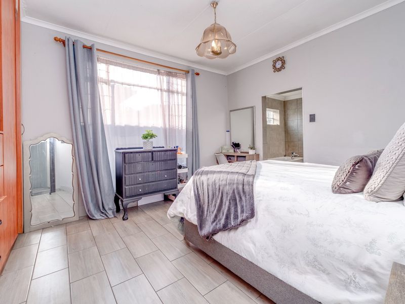 Three Bedroom Home With Two Bedroom Flatlet For Sale - Photo 10