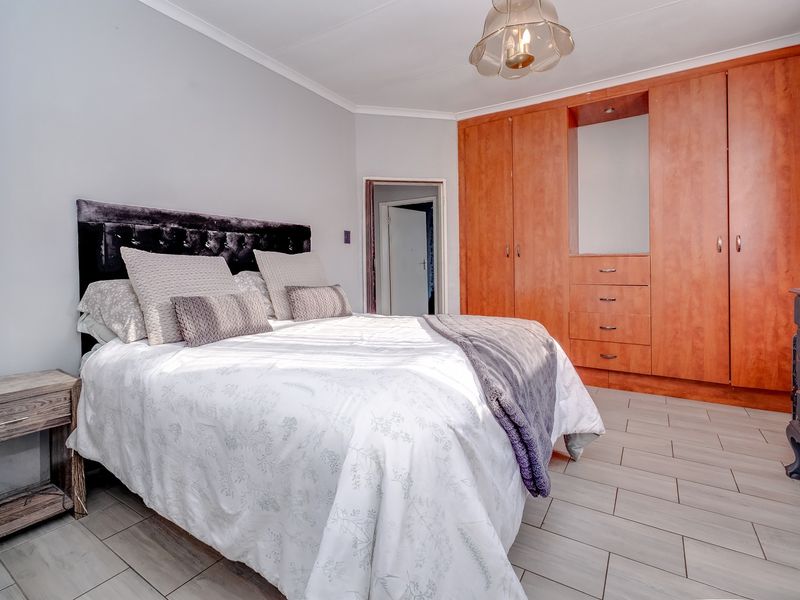 Three Bedroom Home With Two Bedroom Flatlet For Sale - Photo 9