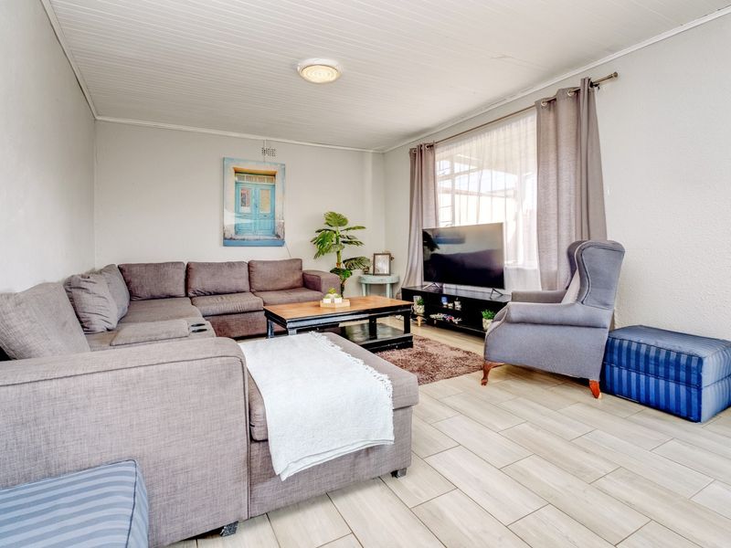 Three Bedroom Home With Two Bedroom Flatlet For Sale - Photo 2