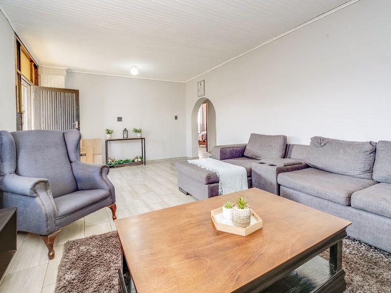 Three Bedroom Home With Two Bedroom Flatlet For Sale - Photo 3