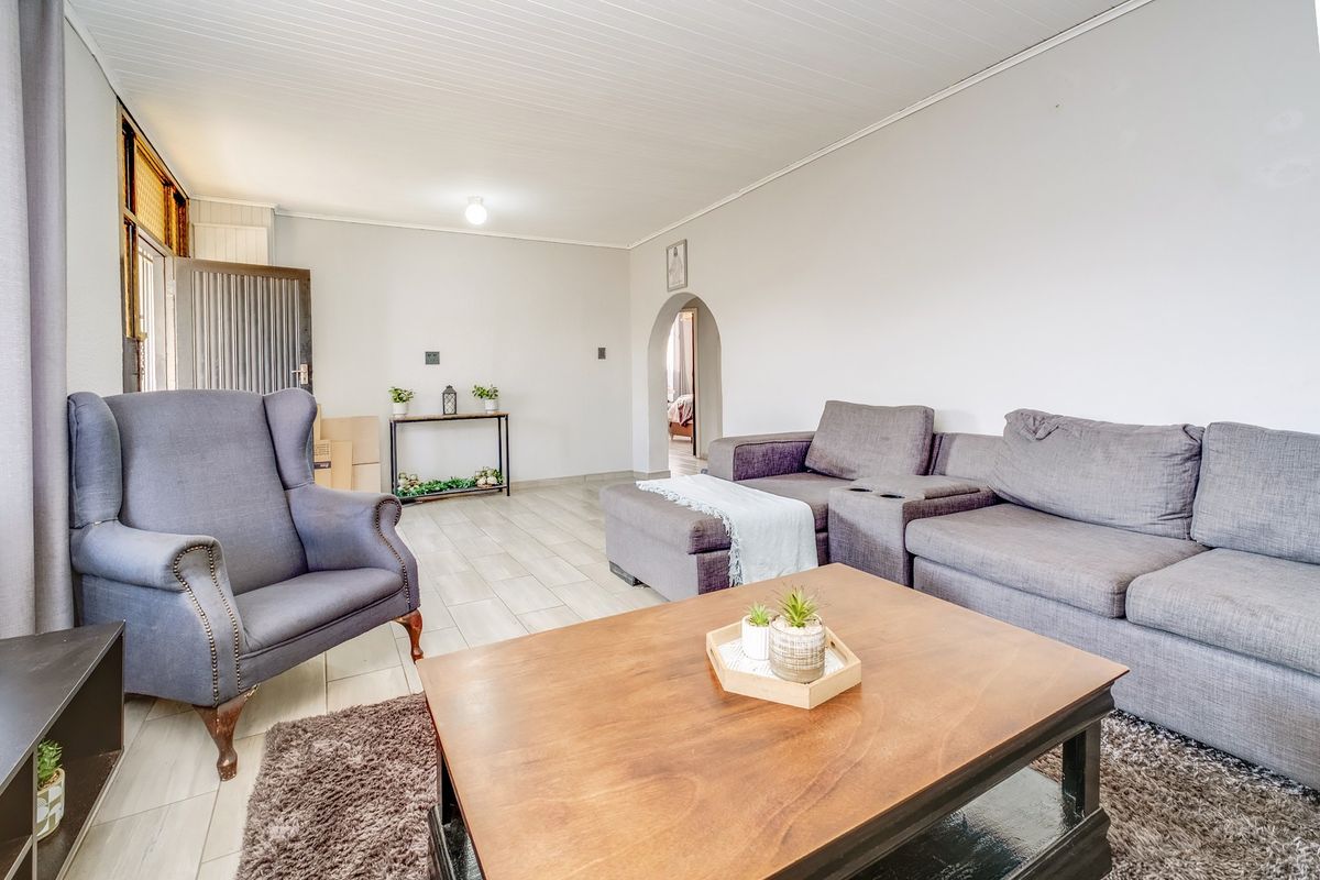 Three Bedroom Home With Two Bedroom Flatlet For Sale - Photo 3
