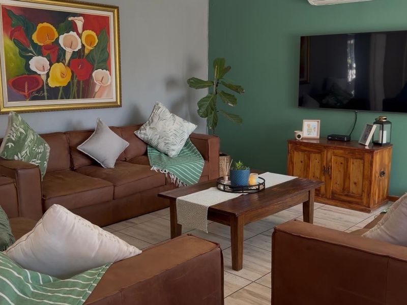 Modern Family Living in Prestigious Arbor Park, Tzaneen - Photo 2