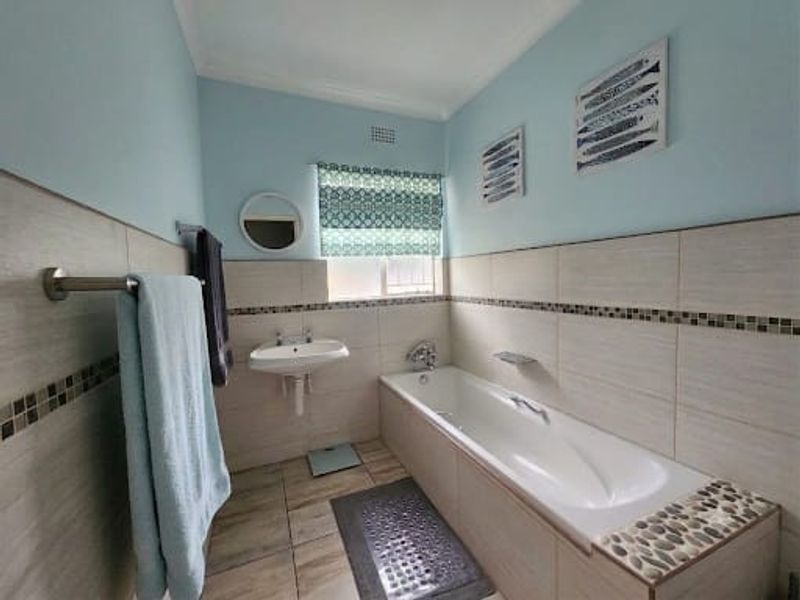 Modern Family Living in Prestigious Arbor Park, Tzaneen - Photo 7