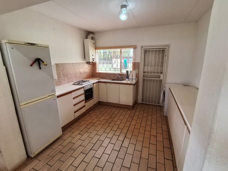 Two river front 3 bedroom units for sale in a share block. - Photo 8