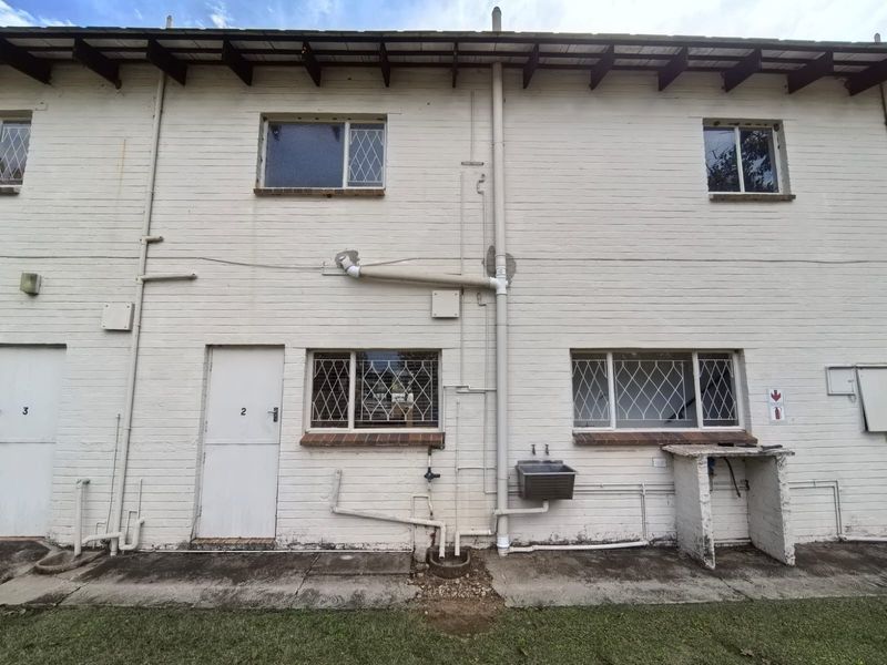 Two river front 3 bedroom units for sale in a share block. - Photo 2