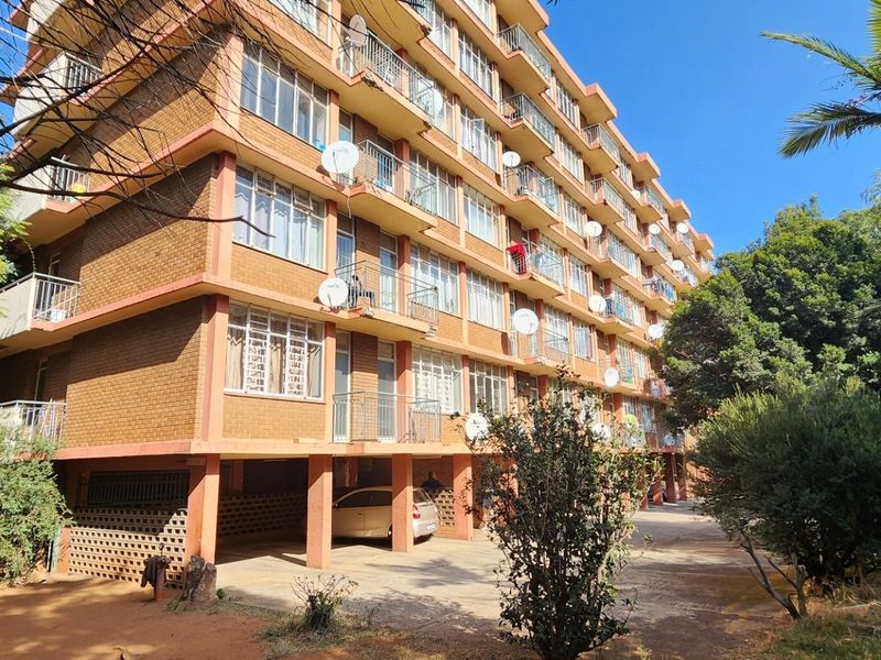3 Bedroom Apartment For Sale in Sunnyside, Pretoria - Photo 1
