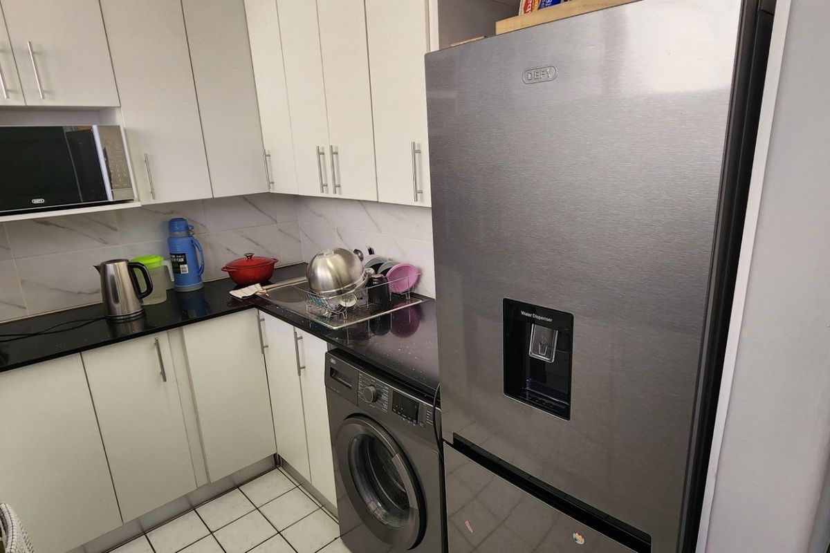 3 Bedroom Apartment For Sale in Sunnyside, Pretoria - Photo 3