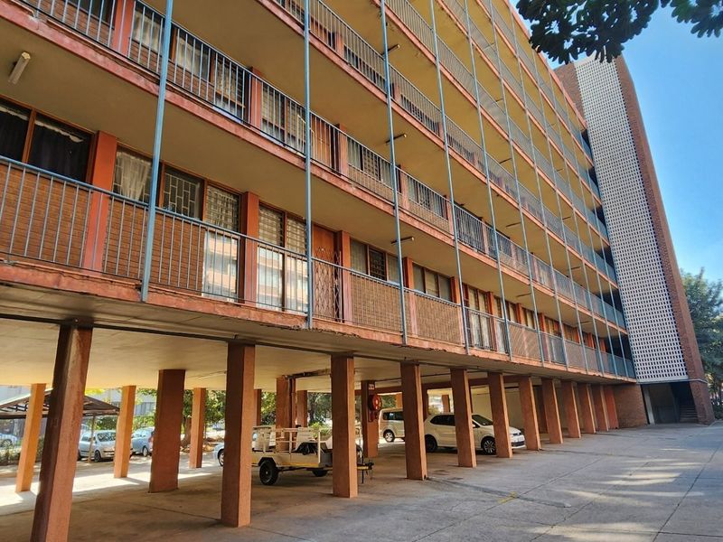 3 Bedroom Apartment For Sale in Sunnyside, Pretoria - Photo 2