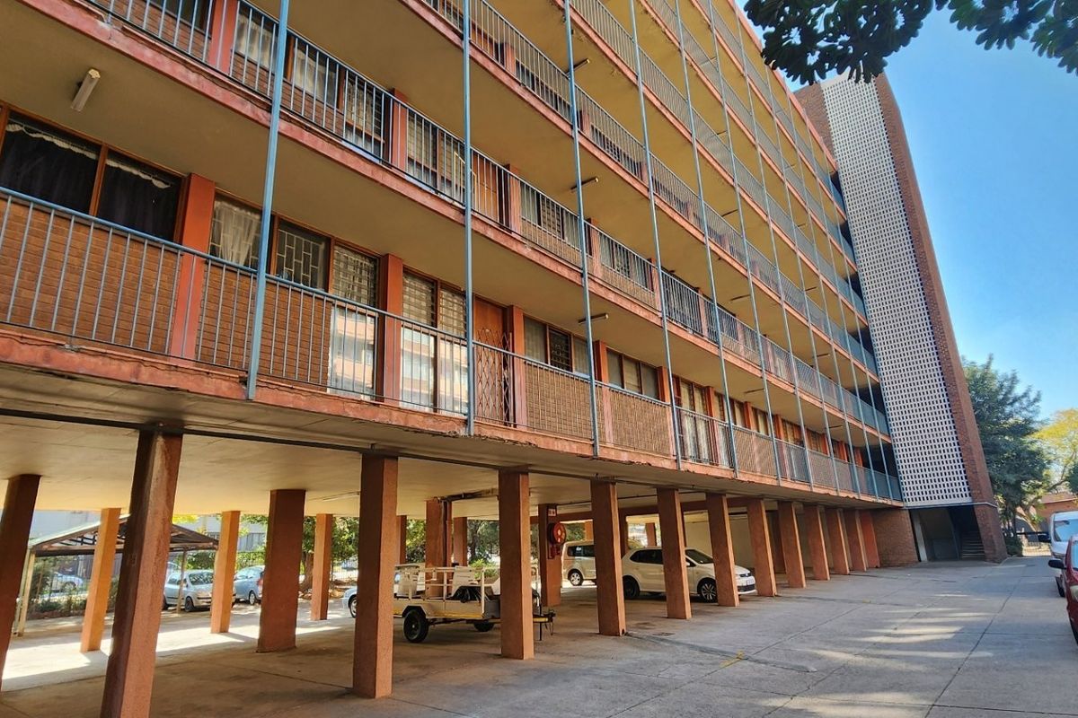 3 Bedroom Apartment For Sale in Sunnyside, Pretoria - Photo 2