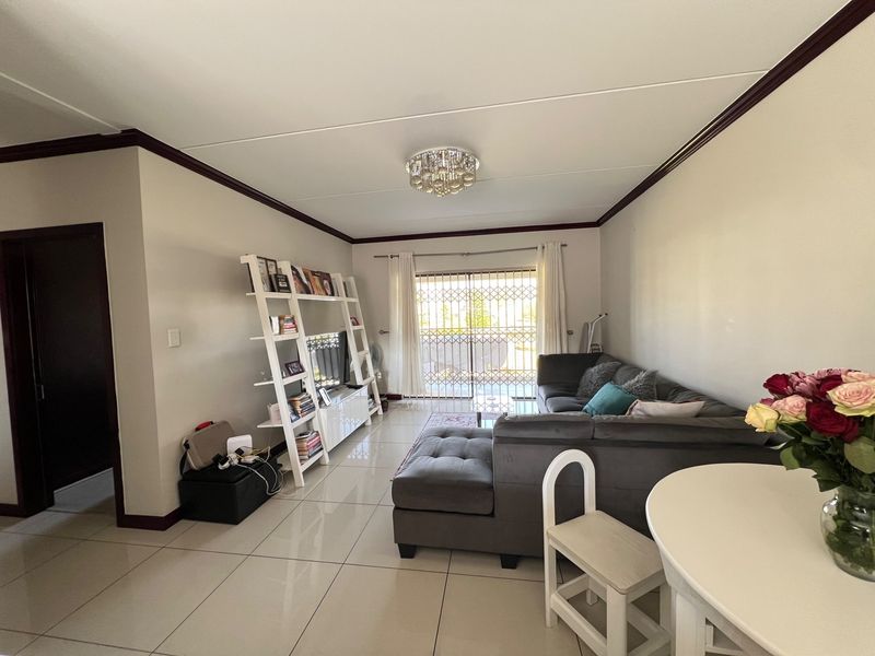 2 Bedroom Apartment For Sale in Summerset - Photo 6