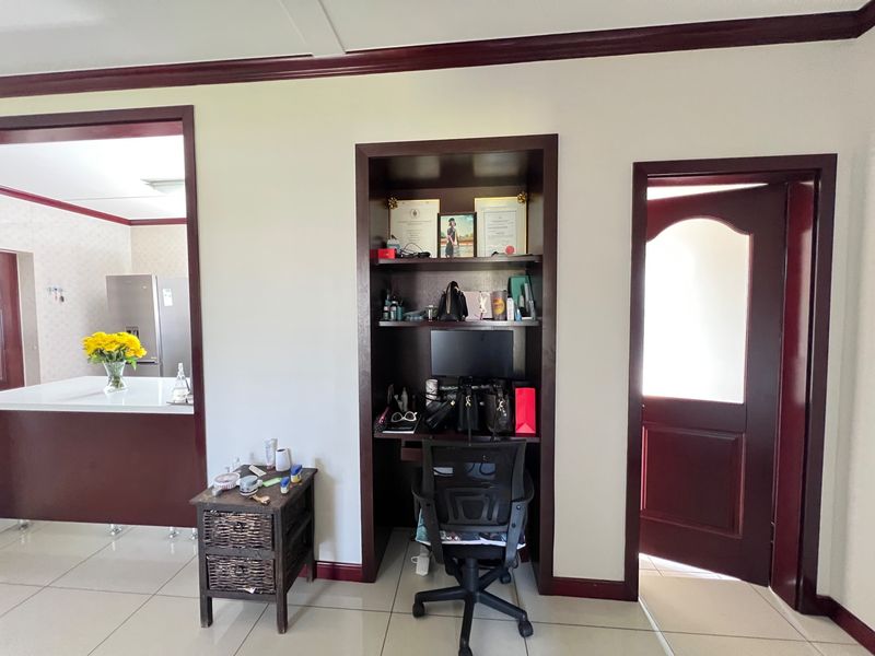 2 Bedroom Apartment For Sale in Summerset - Photo 9