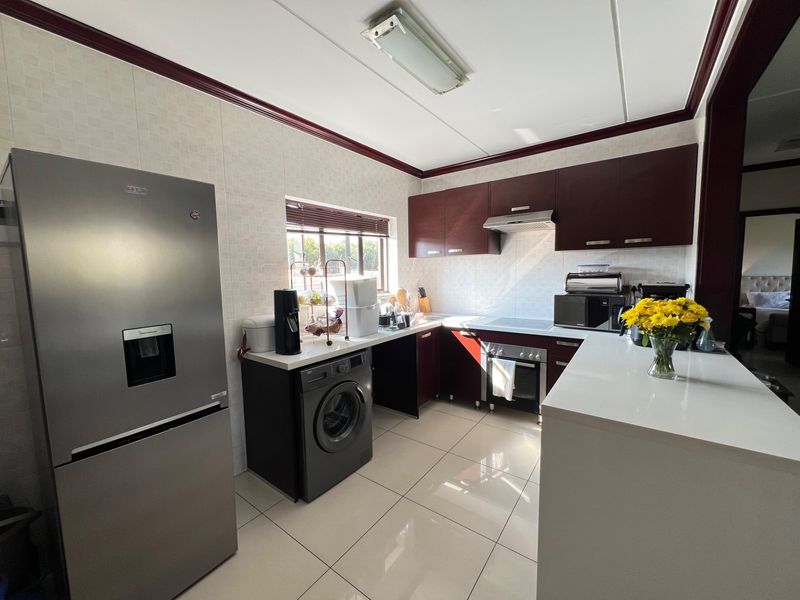 2 Bedroom Apartment For Sale in Summerset - Photo 7