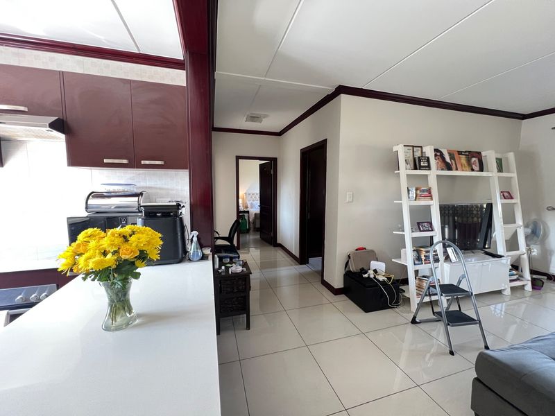 2 Bedroom Apartment For Sale in Summerset - Photo 5