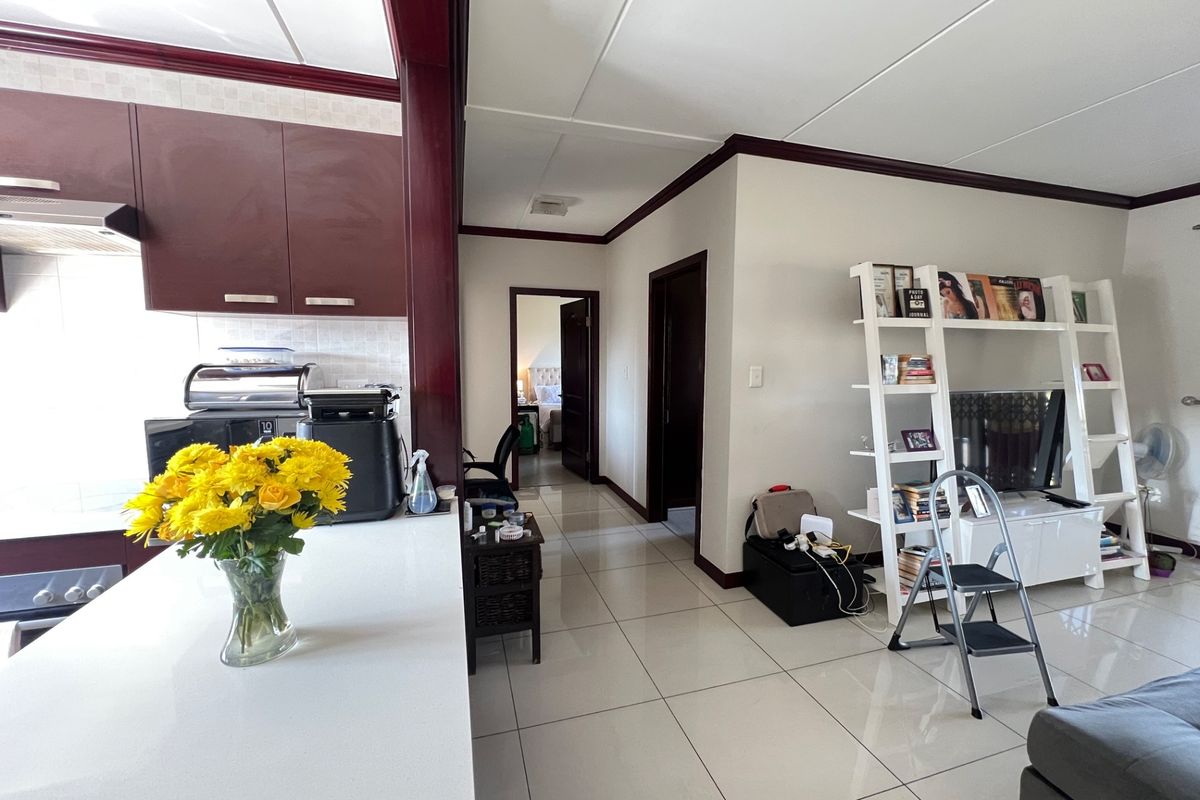 2 Bedroom Apartment For Sale in Summerset - Photo 5