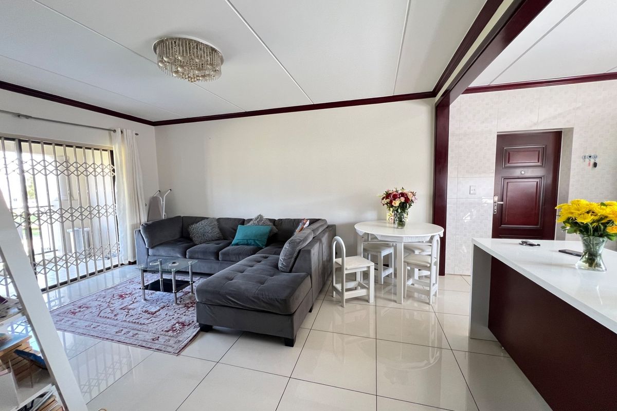 2 Bedroom Apartment For Sale in Summerset - Photo 4