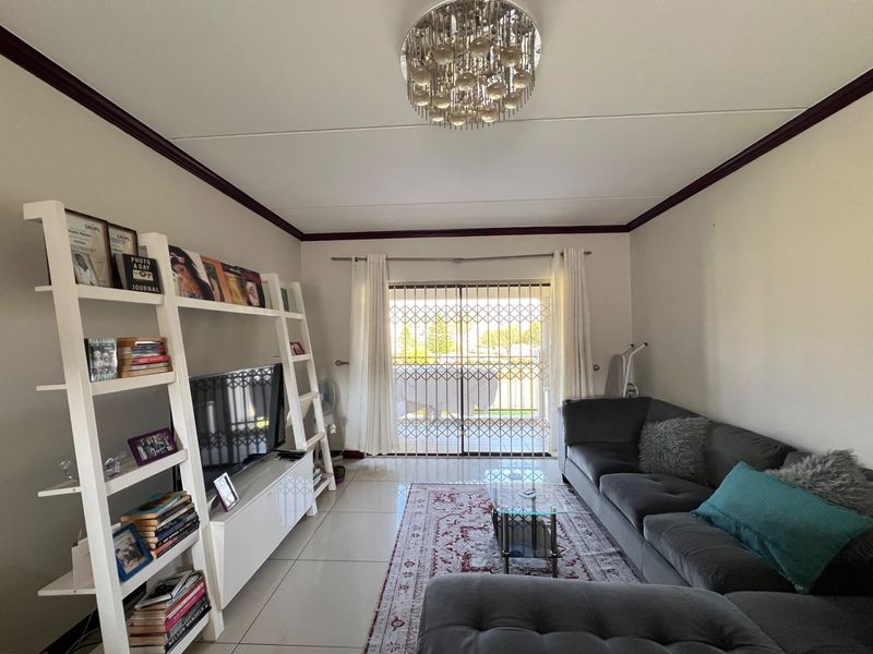 2 Bedroom Apartment For Sale in Summerset - Photo 2