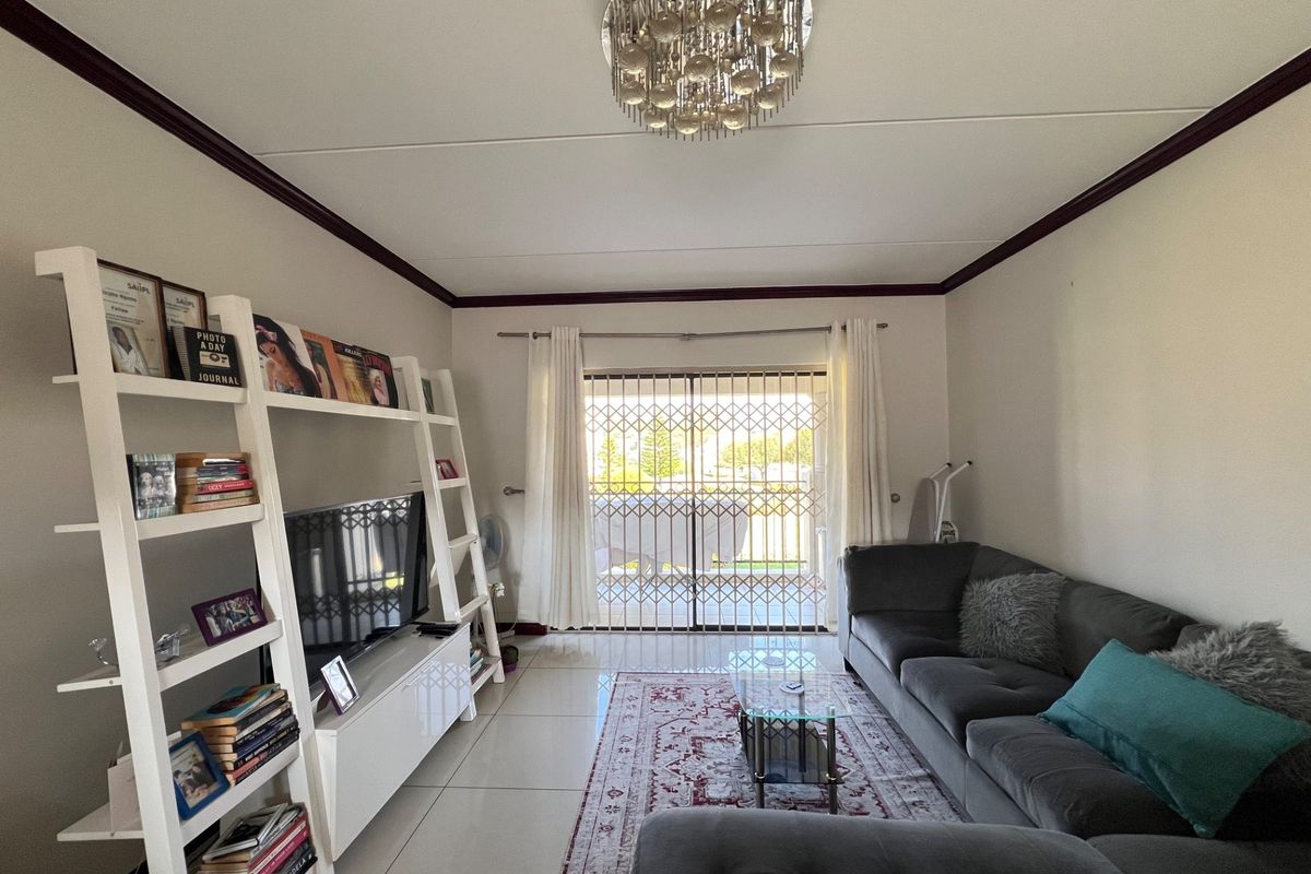 2 Bedroom Apartment For Sale in Summerset - Photo 2